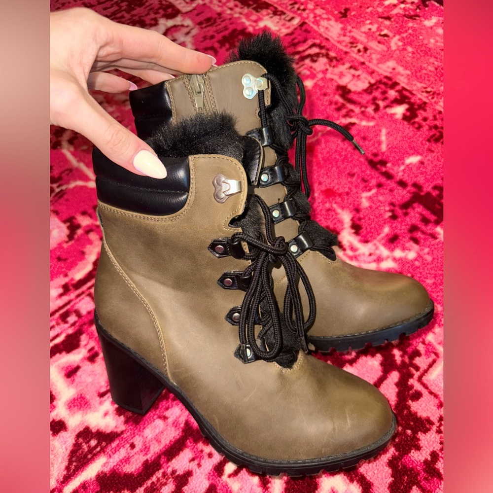 Parker & sky boots. 👢👢